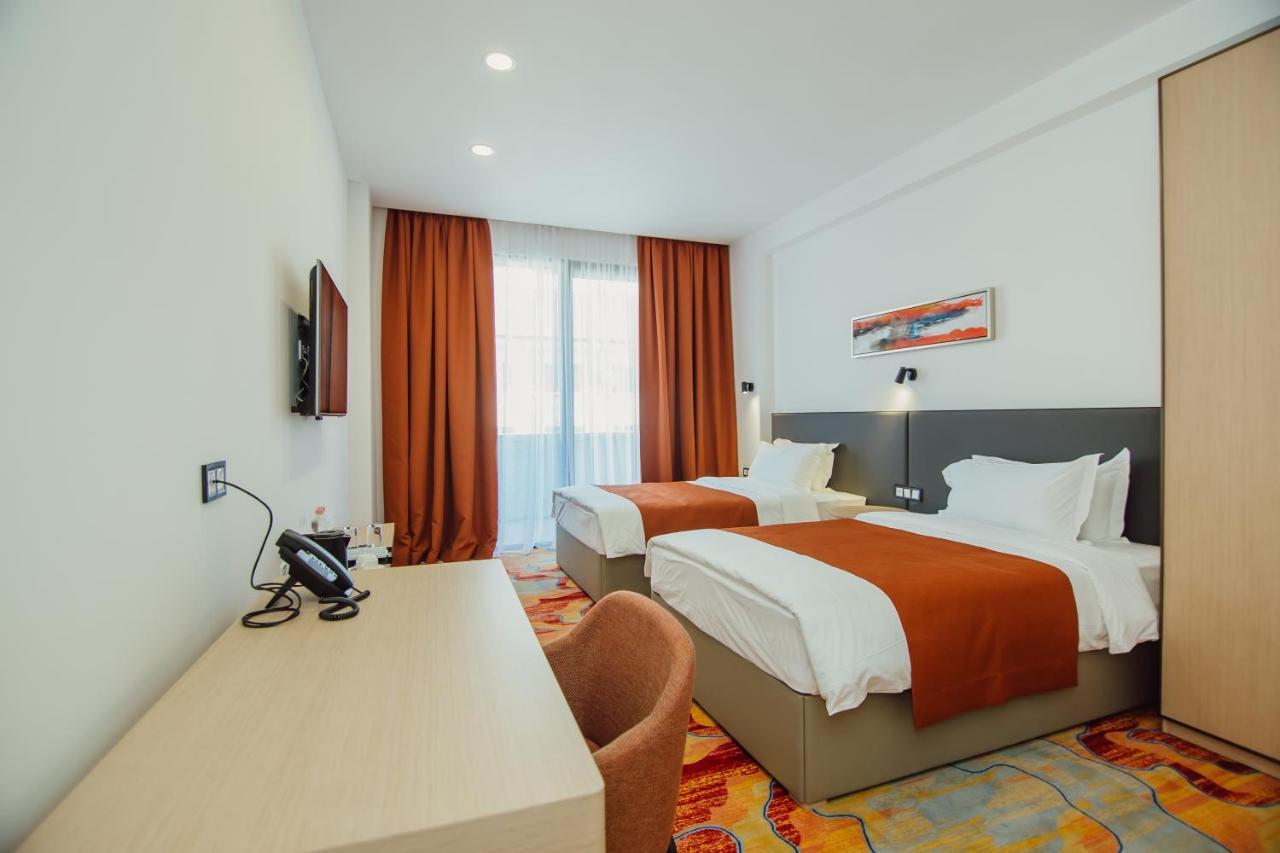 Graphic Hotel Batumi Exterior photo